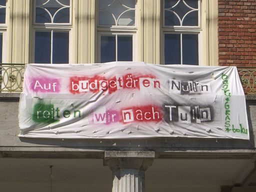 Vorschau Bild von Studierende protestieren gegen die skandalöse Vorgehensweise rund um Tulln, sie befürchten negative Folgen für die Lehre und die Entwicklung der Boku.