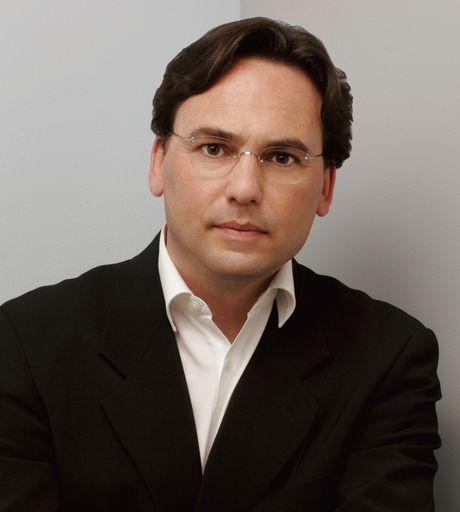  Dr. Robert Niemann, General Manager von SPTI Networks Germany, feiert erste Million Abonnenten für AXN. Die Verwendung dieses Bildes ist für redaktionelle Zwecke honorarfrei. Abdruck bitte unter Quellenangabe: "obs/AXN"