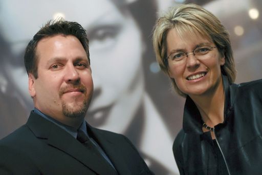 v.l. David Riva (Regisseur und Enkel von Marlene Dietrich), Dr. Petra Bohuslav (Landesrätin Niederösterreich)
http://pressefotos.at/album/1/45/200705/20070505_m/