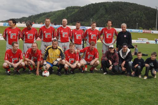 Am Samstag, den 12.5. spielt die Copa Pele mit Herbert Prohaska und weiteren österreichischen Fußballlegenden gegen eine Wiener Neustädter-Prominentenauswahl. Spielbeginn: 15:30.