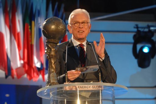 Präsident des Europa-Parlaments Dr. Hans-Gert Pöttering als Laudator bei der Energy Globe Gala im Brüsseler Europaparlament