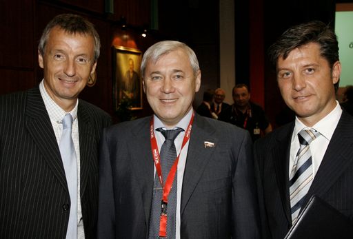 v.l.n.r.: Minister Martin Bartenstein, Präsident der Vereinigung der russischen Regionalbanken (ARRB) Dr. Anatoly Aksakov, i.convienna Präsident Dr. Gerhard Hrebicek
http://pressefotos.at/m.php?g=1&u=38&dir=200705&e=20070523_z&a=event