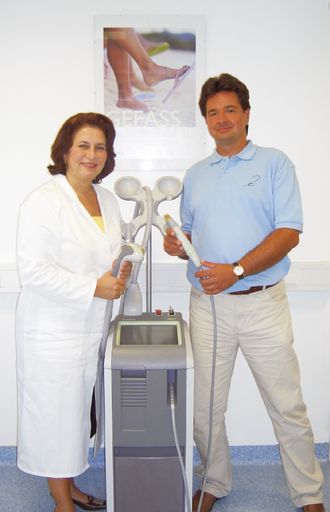 Die erste XEO Multitechnologie Plattform vom amerikanischen Marktführer Cutera ist in Wien platziert. Frau Prof. Dr. Schuller-Petrovic kann in Ihrem VENEX-Gefäßzentrum ab sofort neuartige, sehr erfolgreiche Behandlungsmethoden mit diesem Gerät anbieten.