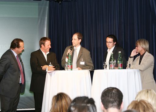 Bei der EBC-Veranstaltung im Haus der Musik diskutierten Experten aus Marketing und IT. Im Bild v.l.n.r.: Thomas Stern (Moderator/Braintrust), Roland Tauchner (DIMOCO), Alexander Szlezak (Gentics), Rainer Friedl (diamond:dogs) und Jörg Spreitzer (DMVÖ/Ogilvy).