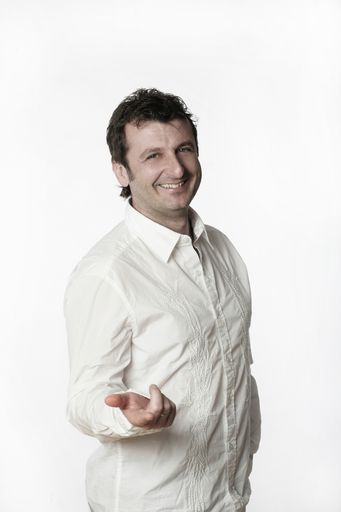 Vorschau Bild von Radio Arabella 102,5 MHz startet mit Chefredakteur und Mitglied der Geschäftsleitung Mag. Bernhard Robotka in Salzburg