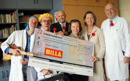 Im Bild v.l.n.r.: Dr. Bewölkt, Prof. Dr. Hubert Eierkopf, BILLA-Vorstandssprecher Mag. Volker Hornsteiner, BILLA-Marketingverantwortliche Mag. Kerstin Neumayer, ROTE NASEN Geschäftsführerin Monica Culen und der Ärztliche Direktor des Orthopädischen Spitals Speising Univ.-Prof. Dr. Franz Grill
Weitere Bilder abrufbar unter:
http://pressefotos.at/album/1/45/200705/20070531_r/
