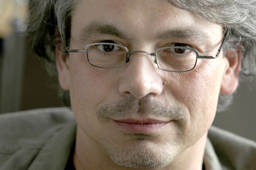  Dirk Merbach - Der renommierte deutsche Zeitungsdesigner Dirk Merbach (43) hat ein Angebot der Wiener Stadtzeitung Falter angenommen und wird zwei Jahre lang als Art Director das Erscheinungsbild des Blattes weiterentwickeln