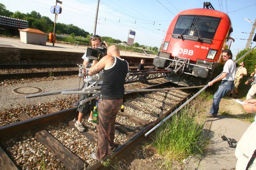 Vorschau Bild von Mit dem ÖBB-Sommerticket sind Jugendliche unter 20 Jahre um 19 Euro und junge Erwachsene bis 26 Jahre um 49 Euro mit der Bahn in ganz Österreich unterwegs.