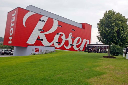 Vorschau Bild von Nach einer umfassenden Erweiterung bietet Rosenberger in Ansfelden Süd nun auch ein komfortables Motor-Hotel, das am 6. Juni 2007 feierlich eröffnet wurde.