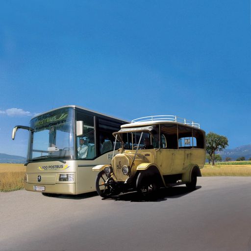 Vor genau 100 Jahren war der erste Postbus zwischen Neumarkt und Predazzo in Südtirol unterwegs.