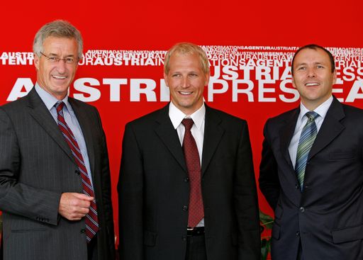 Vorschau Bild von (v.l.n.r.): Wolfgang Vyslozil, Vorsitzender der Geschäftsführung, APA - Austria Presse Agentur; mit dem designierten APA-IT Geschäftsführer Gerald Klima und APA-Geschäftsführer Peter Kropsch