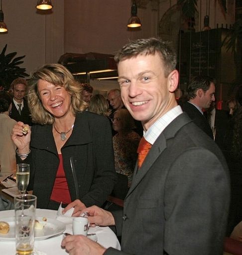 Vorschau Bild von Am Donnerstag, 21. Juni 2007, lädt Juwelier Holzhammer zu einem exklusiven Event: Sommerschmuck Präsentation mit Barbara Karlich, dem Testimonial der Wiener Juweliere.