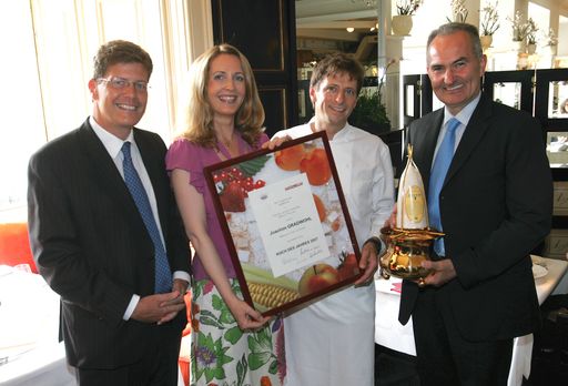  KOCH DES JAHRES 2007 - Verleihung der Auszeichnung an Joachim GRADWOHL, Restaurant Meinl am Graben, Wien. Im Bild v.l.n.r.: Karl und Mag. Martina HOHENLOHE (Gault Millau), Joachim GRADWOHL, Gen.Dir. DI Johann MARIHART (AGRANA)