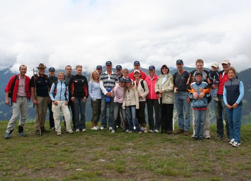 Gemütlich führte eine Wanderung das Team samt Familien durch die Gasteiner Bergwelt. Rasant will man die Berge beim Trainingslager im August in Angriff nehmen!