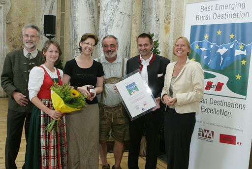 Im Bild: Das Siegerteam Pielachtal, 3.v.l. Staatssekretärin Christine Marek, ganz rechts Petra Stolba.