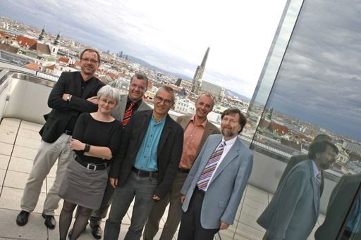 Von links nach rechts: Johannes Steiner, OeJR, Cornelia Krajasits OeJR, Claus-Dieter Hoedl, LIFE Koordinator, voestalpine Stahl Donauwitz, Helmuth Hiess, Rosinak & Partner ZT GmbH, Stephan Winkelbauer, Bereichsleiter Postbus, Univ-Prof. Dr. Franz Kolland, Universitaet Wien.
Weitere Bilder abrufbar unter:
http://pressefotos.at/m.php?g=1&u=38&dir=200706&e=20070626_p&a=event