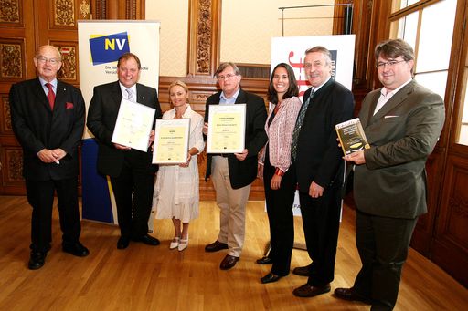 "Grüner Veltliner Grand Prix 2007" im Palais Niederösterreich. Im Bild: v.l.n.r: Dr. Helmut Romé (Herausgeber Falstaff-Magazin), Josef Schmid (2. Sieger), Michaela Haas (2. Siegerin), Ludwig Neumayer (1. Sieger), Silvia Hubmann (Niederösterreichische Versicherung), OK. Rat. Dipl (FH) Ing. Josef Pleil (Weinbaupräsident), Peter Moser (Falstaff Chefredakteur). 
http://pressefotos.at/main.php?g=1&u=52&dir=200706&e=20070627_v&a=event