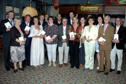 Genuss Guide 2007 - Die besten Lebensmittelgeschäfte Österreichs; die Tiroler Gewinner v.l.n.r.: (vorne) Vinothek Nagele - Fr. Wessiack, Nah & Frisch - Fr. Plankensteiner, Arko Confiserie - Hr./Fr. Olrog, Vom Fass Innsbruck - Hr. Norman Sandtner, M-Preis - Fr. Ingrid Hute, Trofana Tyrol - Fr. Cornelia Stöllinger, Supermarkt Mair Münster - Maria Meser, Anna Mair und Franz Mair (hinten): Herausgeber Willy Lehmann, Herausgeber Fritz Stifsohn, Plangger Delikatessen - Hr. Rudolf Plangger, Andrä Hörtnagl - Friedrich Auer, Casino Innsbruck Direktor Kurt Steger, Trofana Tyrol - Walter Lexer, Häsele KG (Nah & Frisch) - Ronald Häsele.

http://pressefotos.at/m.php?g=1&u=43&dir=200706&e=20070628_g&a=event