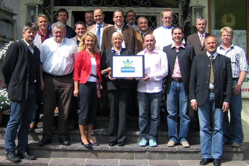 Im Bild: Christl Herzog, Christoph Portenkirchner, Franz Bauer, Gerhard Ottino, Hans Langreiter, Hartwig Moßhammer, Helmut Plenk, Johann Koblinger, Klaus Bürgler, Martin Ottino, Peter Gschwandtner jun., Peter Nadeje, Renate Ecker, Ottmar Bacher, Thomas Burgschwaiger, Willi Kraker, Wolfgang Burgschwaiger