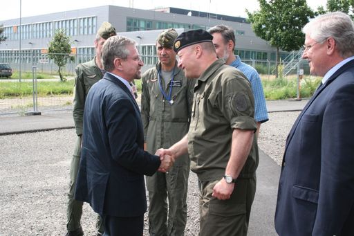Vizekanzler Molterer beeindruckt von professioneller Vorbereitungen für Eurofighter