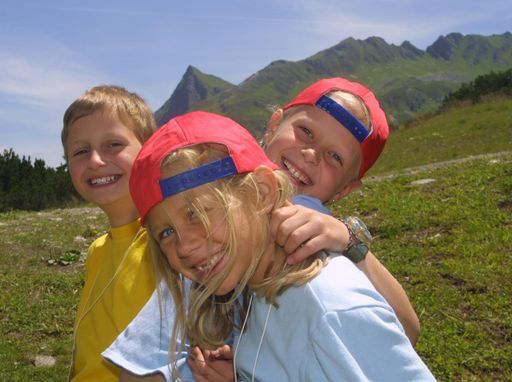 Das Brandnertal mit den idyllischen Dörfern Brand, Bürserberg und Bürs ist ein Geheimtipp für Familien. Langeweile gibt es nicht! Für die kleinen Gäste gibt es besonders viel zu entdecken. Neben zahlreichen Sportangeboten wie Tennis, Reiten, Golf, Bogenschießen, Klettern und Wandern finden wöchentlich zahlreiche Events für Kinder statt.
