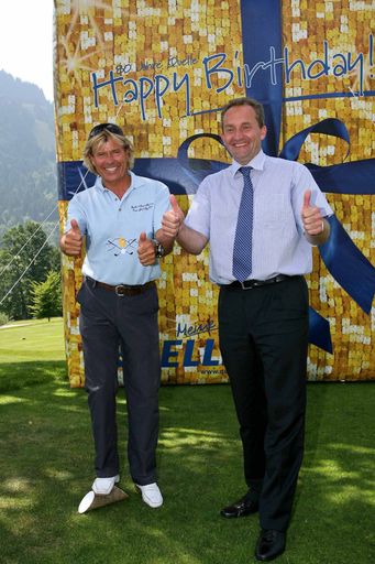 Im Bild v.l.n.r.: Hansi Hinterseer, Wolfgang Binder (Vorstandsvorsitzender der QUELLE Österreich)
http://pressefotos.at/m.php?g=1&u=52&dir=200707&e=20070719_q&a=event