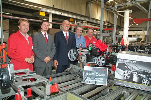  Die weltweit agierende AL-KO KOBER GROUP hat allen Grund stolz zu sein, denn am 19.07.2007 wurde vom Erfolgsmodell aus der Silver Line Serie der 100.000'ste Rasenmäher in Premiumqualität produziert.