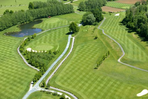  Die Golfschauekel Lafnitztal begeistert als größter Golfplatz Österreichs mit höchster Qualität und ausgedehnten Sonnenstunden.