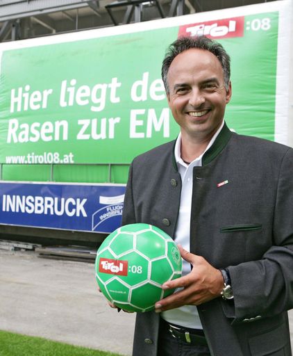  Hansi Müller weiß bereits heute, wo der Mittelpunkt der Fußball Europameisterschaft sein wird: in Tirol.