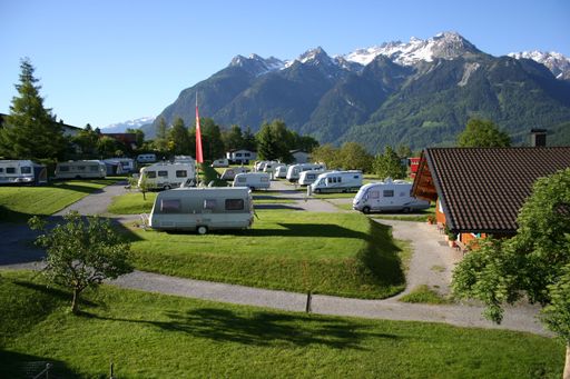 Camping Alpenregion Bludenz - Freiheit in intakter Natur
Abseits des Verkehrs und doch nahe an Dorf und Stadt können Camper in den vier Tälern Brandnertal, Biosphärenpark Großes Walsertal, Walgau und Klostertal sowie in der Alpenstadt Bludenz ihre Zelte aufschlagen!