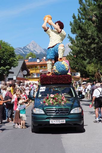 Vorschau Bild von Der Europameister 2008 scheint in Seefeld schon festzustehen - war Italien doch der EM-Pokal auf der Weltkugel gewidmet.