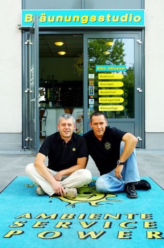  Hans (li.) und Thomas Arsenovic, Geschäftsführer des österreichischen Marktführers Sun Company strahlen nun auch im steirischen Markt.
