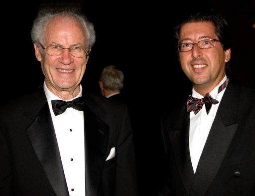 Im Bild: Professor Perry L. McCarty, Preisträger des Stockholm Water Prize 2007 gemeinsam mit Lorenzo Delorenzi, Vice President des Bereiches Rohrsysteme bei Borealis