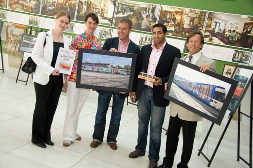 v.l.n.r.: Mag. Silvia Schober (3M), Mag. Martina Tichy (Wien Museum), Fred Kendlbacher (out of home Austria), Arjun Ahluwalia (Newton 21), KR. Karl Javurek (Out of home Austria)

http://pressefotos.at/m.php?g=1&dir=200708&u=43&a=event&e=20070821_t