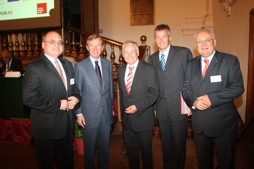 v.l.n.r.:  Stefan Eder (DLA Piper), Landeshauptmannstellvertreter Wilfried Haslauer, der bayrische Staatssekretär Erwin Huber, Wirtschaftsminister Martin Bartenstein und IRE Vorsitzender Franz Schausberger.