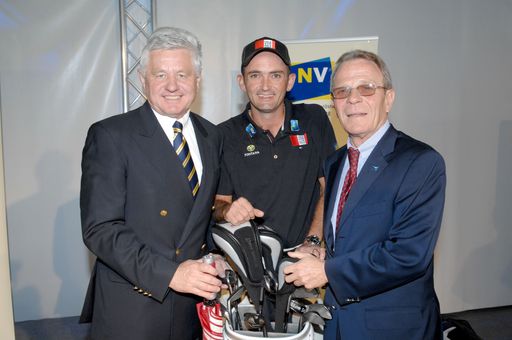  v.l.n.r.: der Niederösterreichische Landeshauptmann-Stellvertreter Ernest Gabmann mit Top-Golfer Markus Brier und Gen.Dir.Stv. Johannes Coreth von der Niederösterreichischen   Versicherung AG