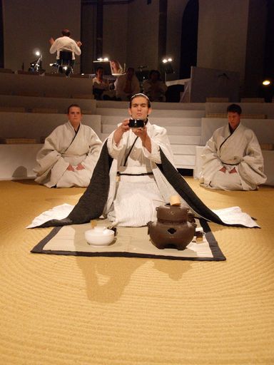 Vorschau Bild von Klemens Sander als Seikyo in der Oper "Tea" von Oscar-Preisträger Tan Dun 

Veröffentlichung gegen Namensnennung
©Armin Bardel