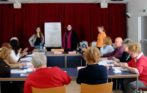 Die Handykurse, die ONE gemeinsam mit den Wiener Volkshochschulen anbietet, gehen ab 21. September 2007 in die vierte Runde. Sechs VHS bieten bis Ende Jänner 12 Handykurse mit insgesamt 24 Einheiten für Kunden aller heimischen Betreiber an.