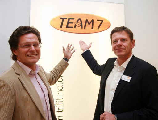  Eröffnung des Team 7 Natürlich Wohnen - Flagstores in der Herzogspitalstraße 3 in München; im Bild v.l.n.r.: Thomas Lenzinger (Vorstand und Mehrheitseigner GriffnerHaus) mit Dr. Georg Emprechtinger (Geschäftsführender Eigentümer Team 7) bei der Eröffnung
http://pressefotos.at/m.php?g=1&u=57&dir=200709&e=20070913_m&a=event