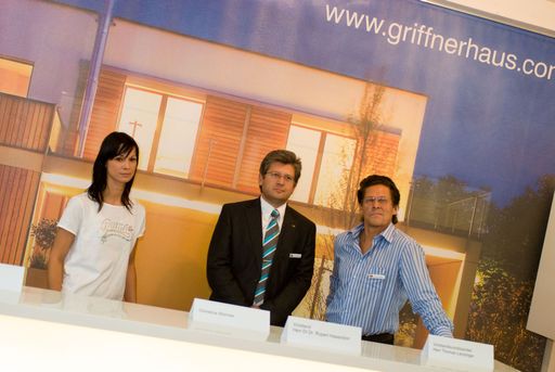Christina Stürmer, DI Dr. Rupert Hasenöhrl, Thomas Lenzinger
http://pressefotos.at/m.php?g=1&u=55&dir=200709&e=20070914_g&a=event