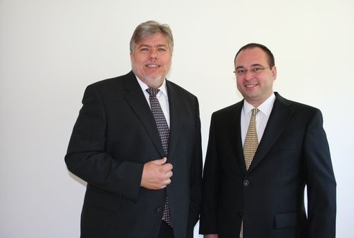  v.l.n.r.: Die  Geschäftsführer Werner Tscheppe und Gerhard Divischek der Portomanagement.at GmbH