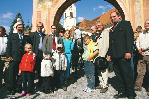  Am vergangenen Samstag sind die jungen Wilden von ihrer Sommerfrische auf der Stubalpe zurückgekehrt. Im Bild v.l.n.r.: Bürgermeister Josef Riemer, Labg. Karl Petinger, GF Armin Aigner, Nrbg. Elisabeth Grossmann, Erster Landeshauptmann-Stellvertreter Hermann Schützenhöfer, Dr. Max Dobretsberger, Bürgermeister Johann Schmid.