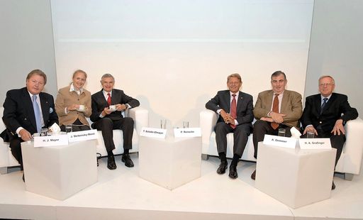  v.l.n.re.: Gen. Dir. KR Harald J. Mayer (Eduscho Austria GmbH, Präsident Kaffee- und Teeverband), Mag. Jeanette Skrbensky-Meinl (Julius Meinl Austria GmbH, Vizepräsidentin Kaffee- und Teeverband), Thomas Schäfer-Elmayer, Gen. Dir. Dr. Peter Reinecke (Kraft Foods Österreich, Vizepräsident Kaffee- und Teeverband), Andrew Demmer (Demmer Handelsges.m.b.H, Vizepräsident Kaffee- und Teeverband), Helmut A. Grafinger (Geschäftsführer Kaffe- und Tee-Verband)

http://pressefotos.at/album/1/1/200709/20070919_k/