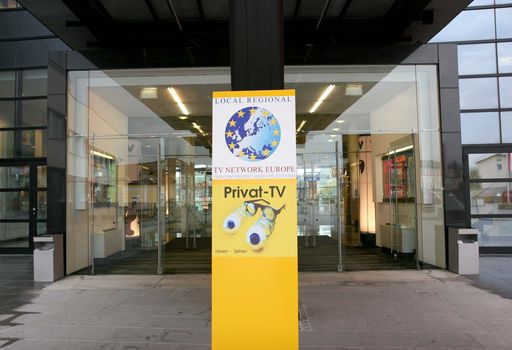 Vorschau Bild von Den österreichischen Kabel-TV Betreiber und den privaten TV-Programmveranstalter wurde am heutigem Tage eine Studie über die Situation der lokalen Programmveranstalter und deren Nutzung und Nutzen vorgestellt. Im Bild: Eingang, Congress Center Villach