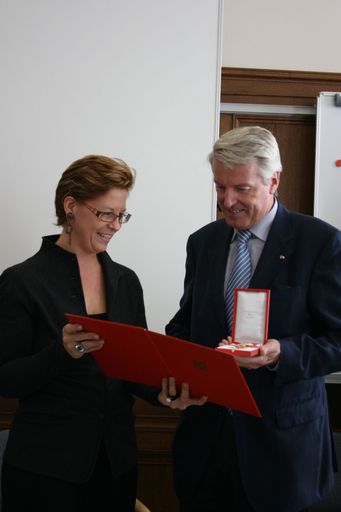 STS Marek verleiht Ehrenzeichen an Johann Driemer