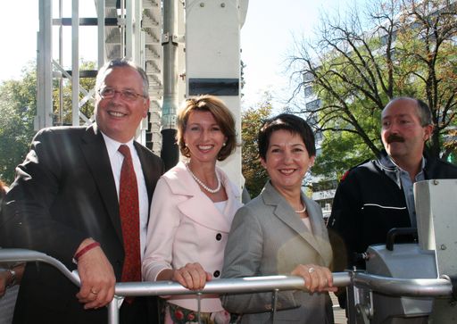 Vorschau Bild von Nationalratspräsidentin Barbara Prammer, LHStv. Gaby Schaunig und LR Reinhart Rohr besichtigten Klagenfurt von oben