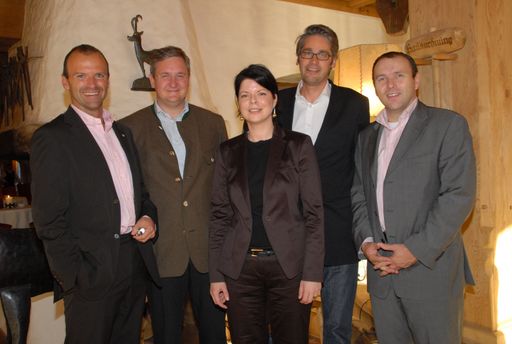 Vorschau Bild von Anlässlich der ersten Tagung des Fachbeirats kündigten Experten die weitere Internationalisierung der APA-OTS Tourismuspresse an (v.l. n.r.): Hubert Siller (MCI - Management Center Innsbruck - Leiter des Studiums Tourismus und Freizeitwirtschaft), Richard Hauser (Geschäftsführer Biohotel Stanglwirt), Alexandra Aigmüller (Geschäftsführerin APA-OTS Tourismuspresse), Fachbeiratsvorsitzender Stefan Kröll (Geschäftsführer pro.media kommunikation) sowie Peter Kropsch (APA-Geschäftsführer).