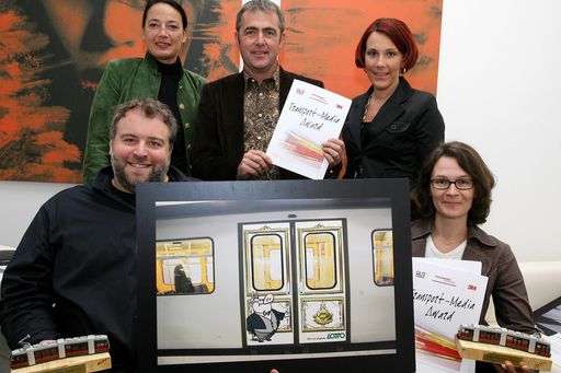  Transport Media Award September 2007. v.l.n.r.: obere Reihe: Mag. Stephanie Groszmann (Newton 21), Fred Kendlbacher (Out of home Austria), Monika Vlaj (3 M Österreich). Untere Reihe: Alexander Rosenegger (Lowe GGK), Elke Plank (LOTTO) 
http://pressefotos.at/m.php?g=1&u=52&dir=200709&e=20070924_a&a=event