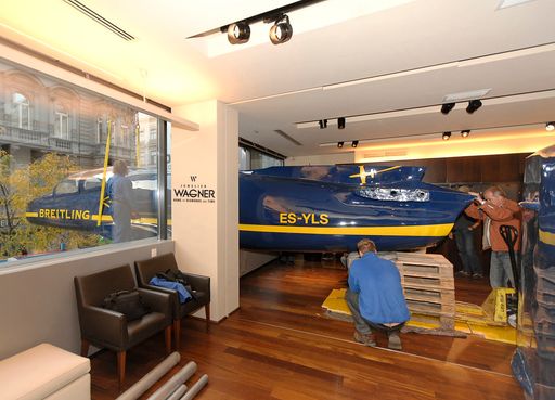  Am Mittwoch, dem 26. September 2007, wird um 19:00 Uhr in der Belle Etage von Juwelier Wagner in der Kärntnerstrasse 32, 1010 Wien, zum ersten Mal in der Welt ein Modell in Originalgröße des Breitling L-39 Albatros Jets getauft.