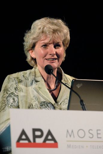Vorschau Bild von APA-DeFacto-Geschäftsführerin Waltraud Wiedermann bei der Fachdiskussion "Ist Schnee das Einzige, das dem Tourismus in Tirol fehlt?" von APA und Moser Holding in Innsbruck.